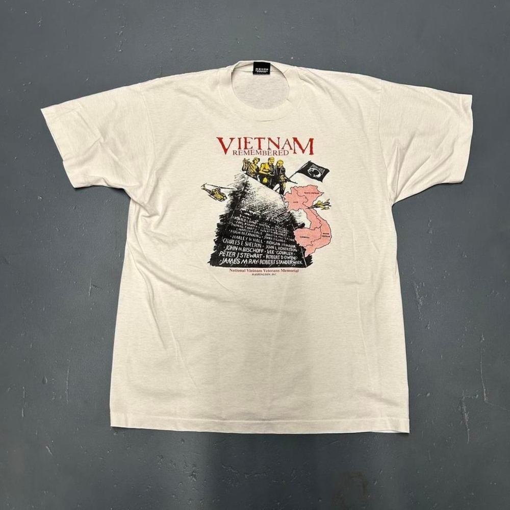 Vintage single stitch Vietnam memorial military big print graphic tshirt